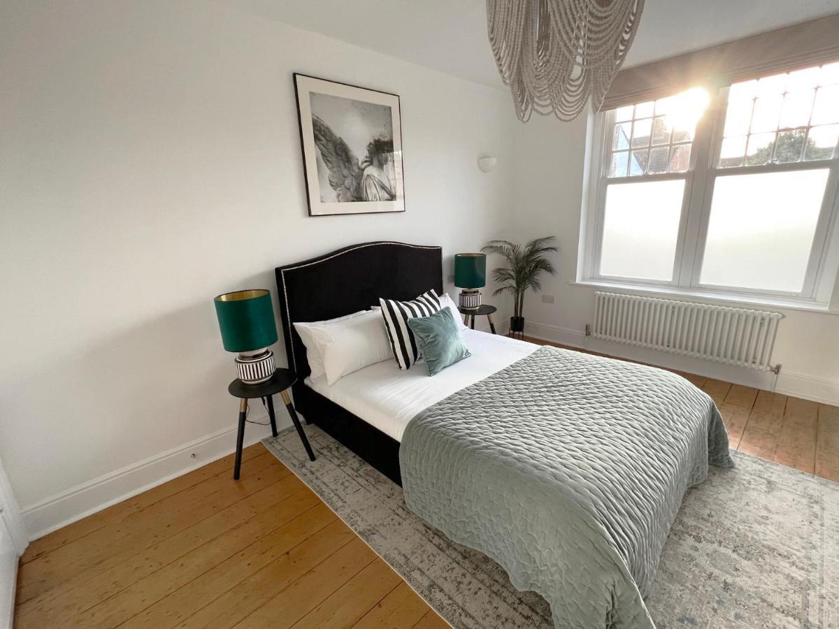 1 Bed / 1 Sofa Bed 'Scandi' Style Ground Floor Apartment Yeovil Zewnętrze zdjęcie