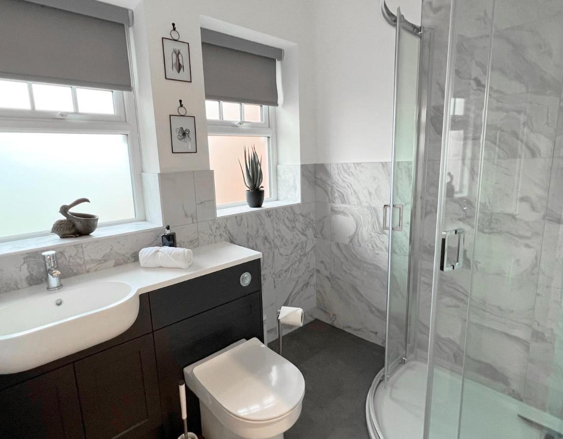 1 Bed / 1 Sofa Bed 'Scandi' Style Ground Floor Apartment Yeovil Zewnętrze zdjęcie