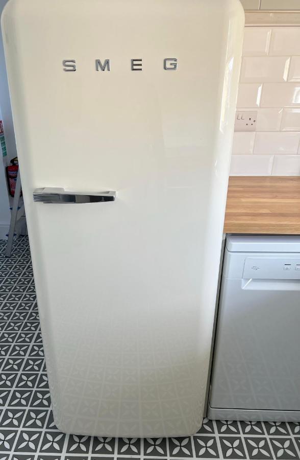 1 Bed / 1 Sofa Bed 'Scandi' Style Ground Floor Apartment Yeovil Zewnętrze zdjęcie